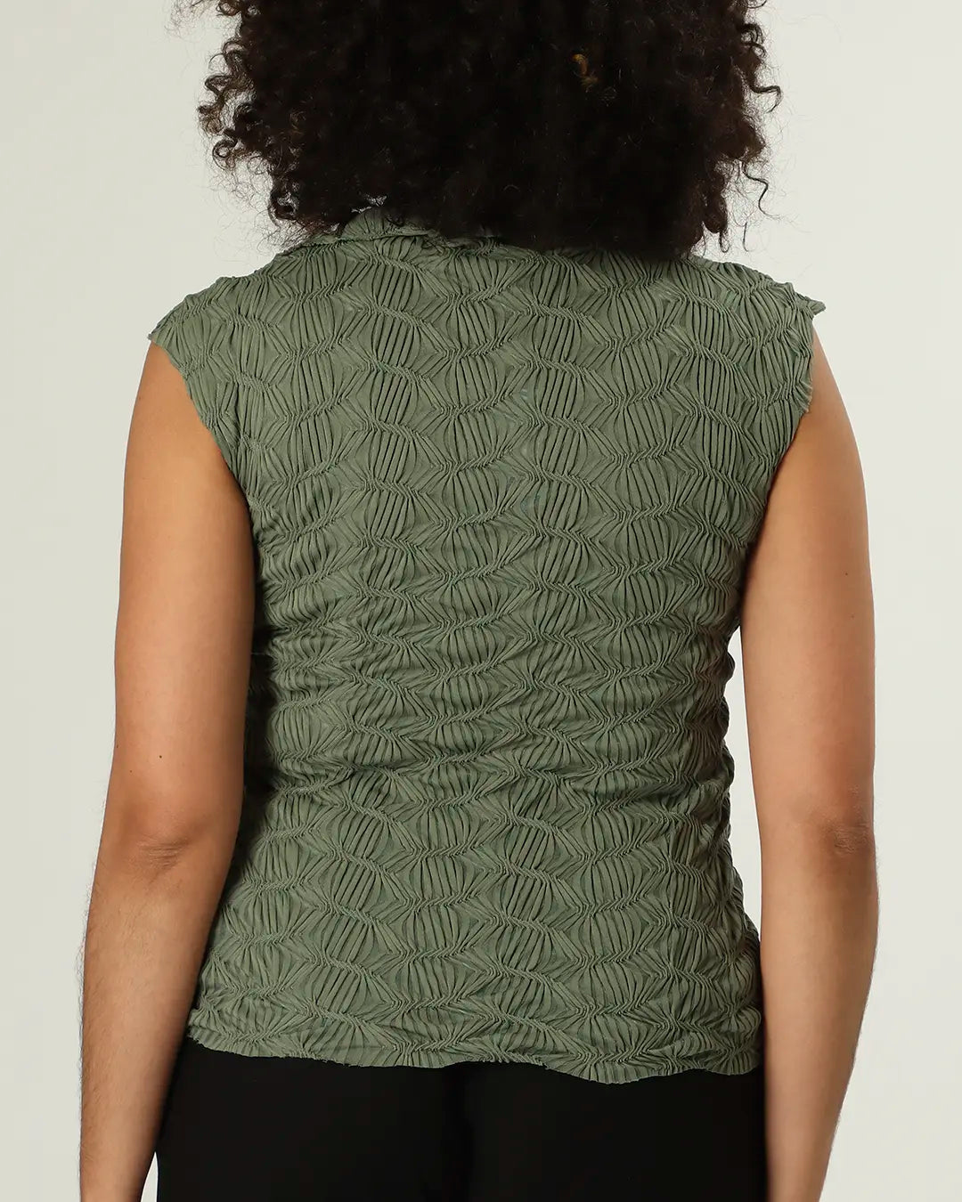 CAMISETA GÊNESIS - VERDE MILITAR