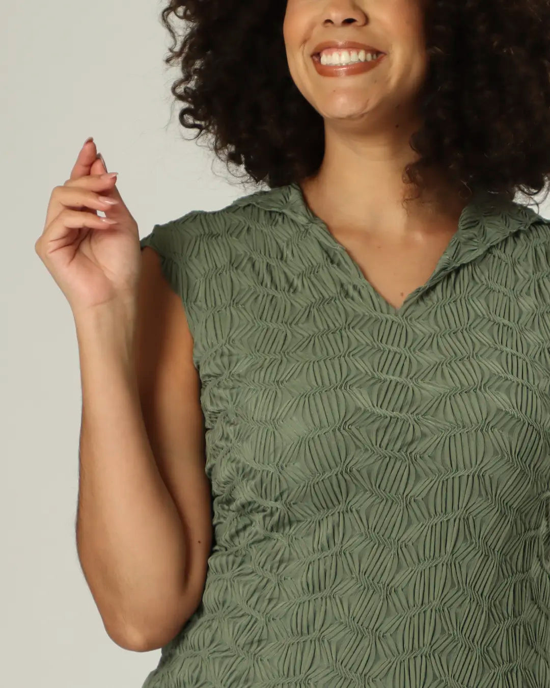 CAMISETA GÊNESIS - VERDE MILITAR