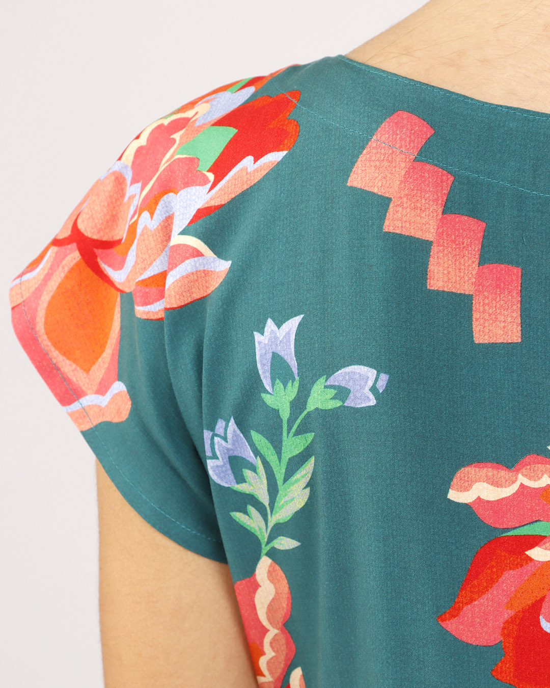 VESTIDO NÚCLEO - ESTAMPA FLORAL